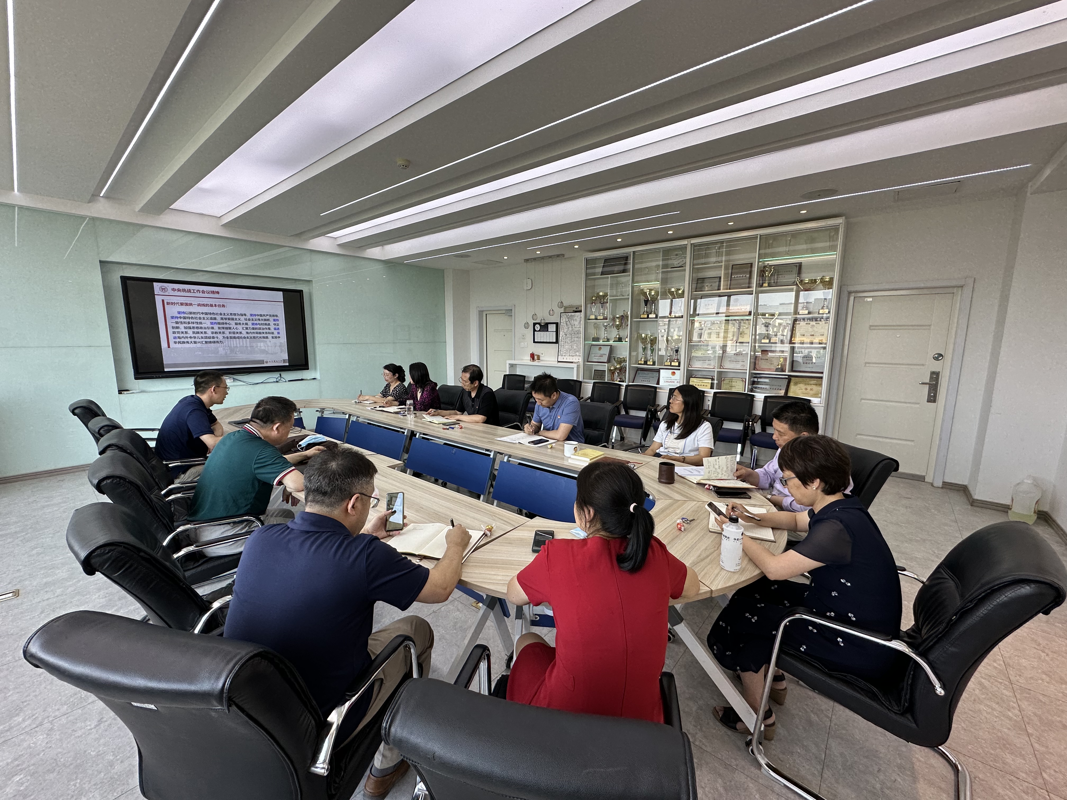 3200威尼斯vip党委理论学习中心组开展统一战线工作专题学习研讨图.jpg